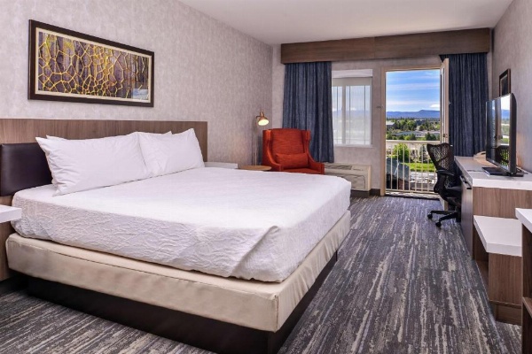 Hilton Garden Inn Bend image 17