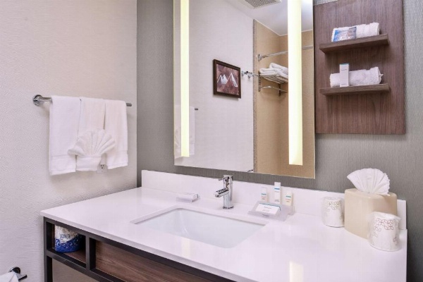 Hilton Garden Inn Bend image 21